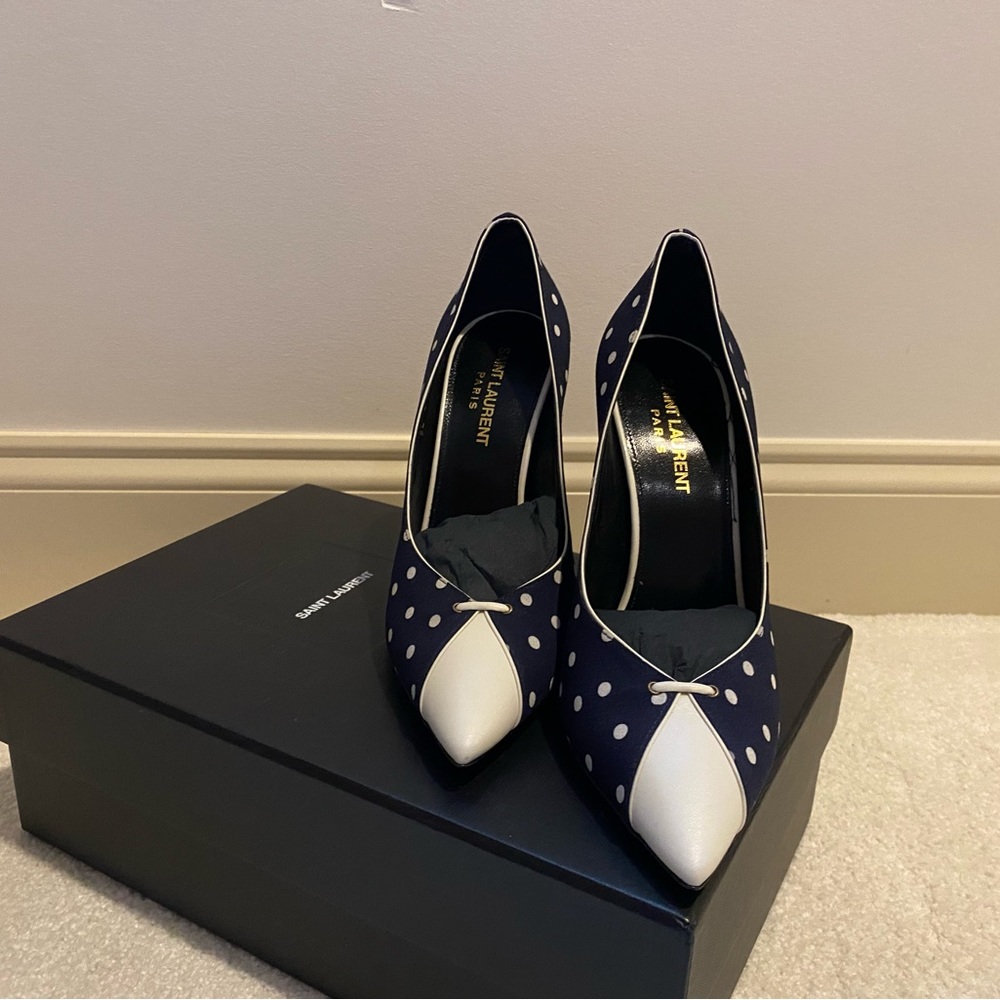 Saint Laurent Lola Pointed Toe Pump - Picture 1 of 7